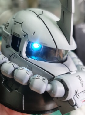 扎古头可动眼车载USB加灯成品震动方案现货 喷涂高达模型汽车摆件