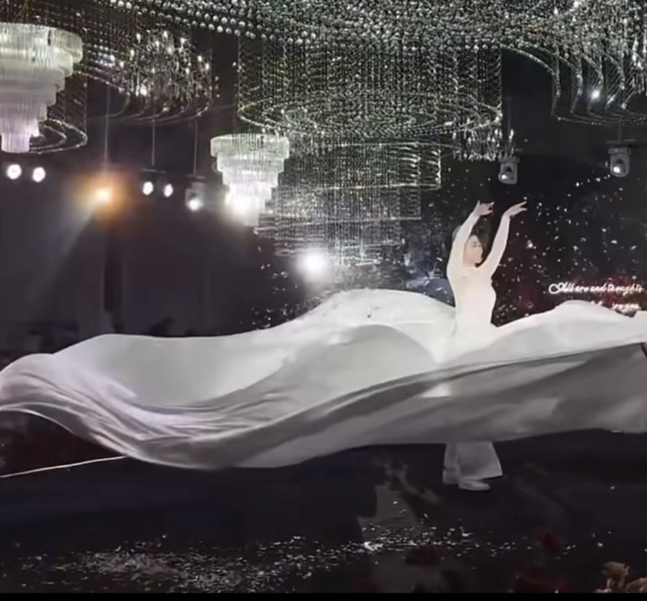 定做圆形大长裙舞台叠舞倾城