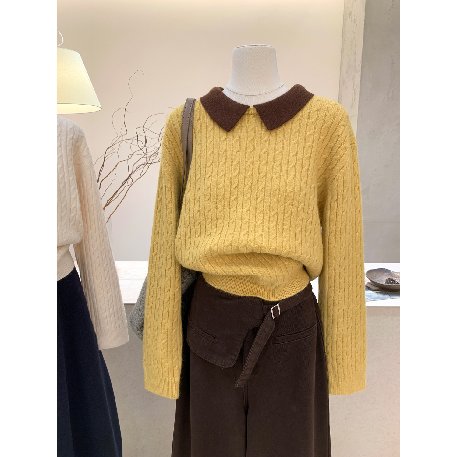 娃娃领麻花纹针织衫女打底毛衣