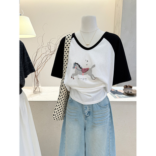 小哲 T恤女白色宽松气质显瘦减龄百搭上衣 卡通小马印花U领短袖