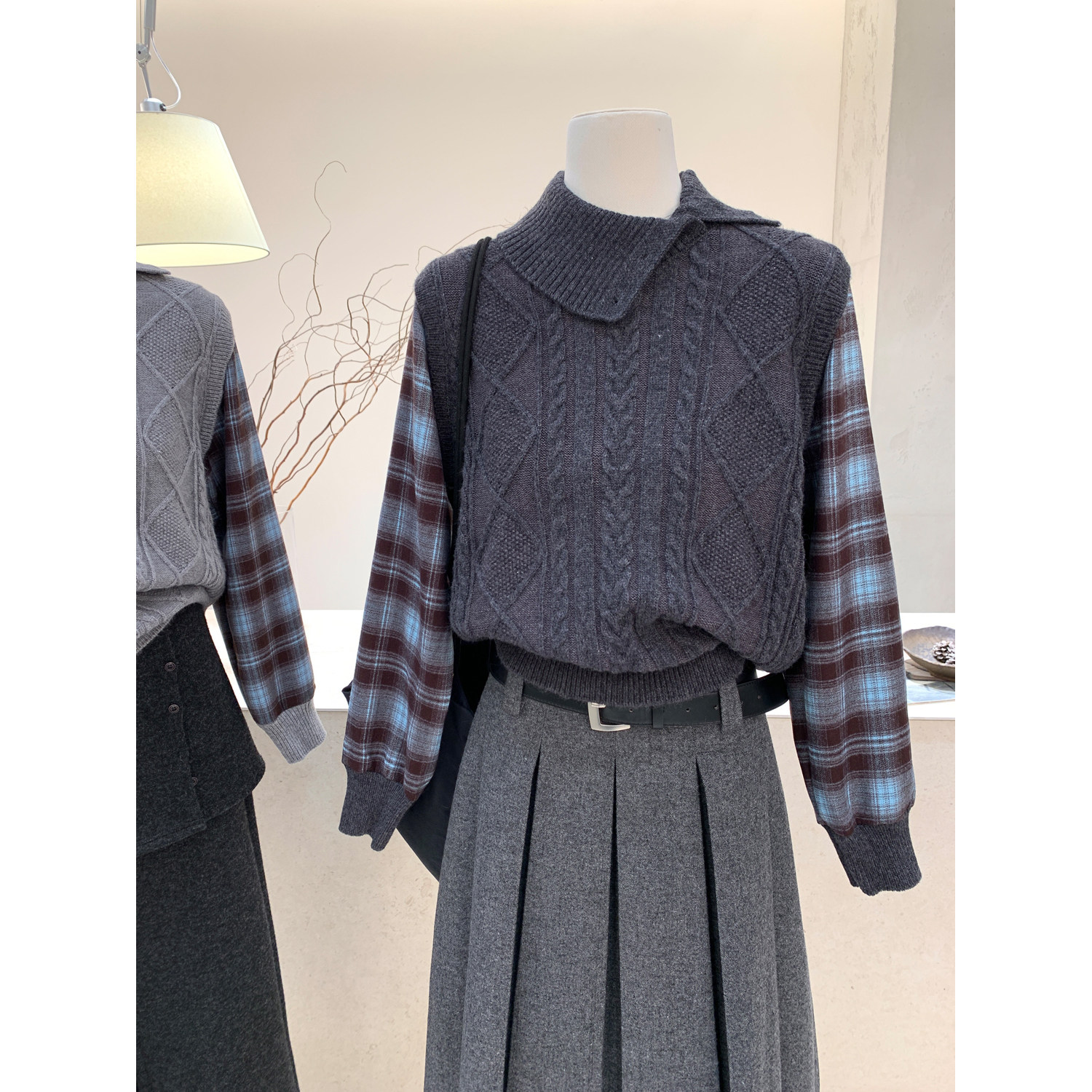 麻花纹翻领假两件格子衬衫袖毛衣