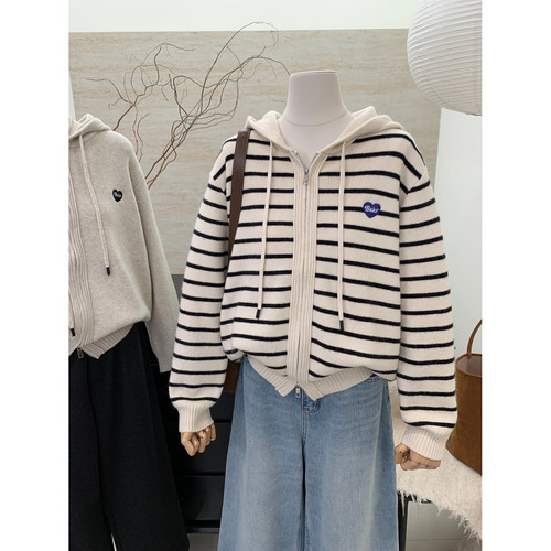 连帽韩版宽松羊毛刺绣爱心毛衣