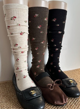 复古黑色小碎花长筒袜子女秋冬季棕及膝小腿袜咖啡加厚燕麦堆堆袜