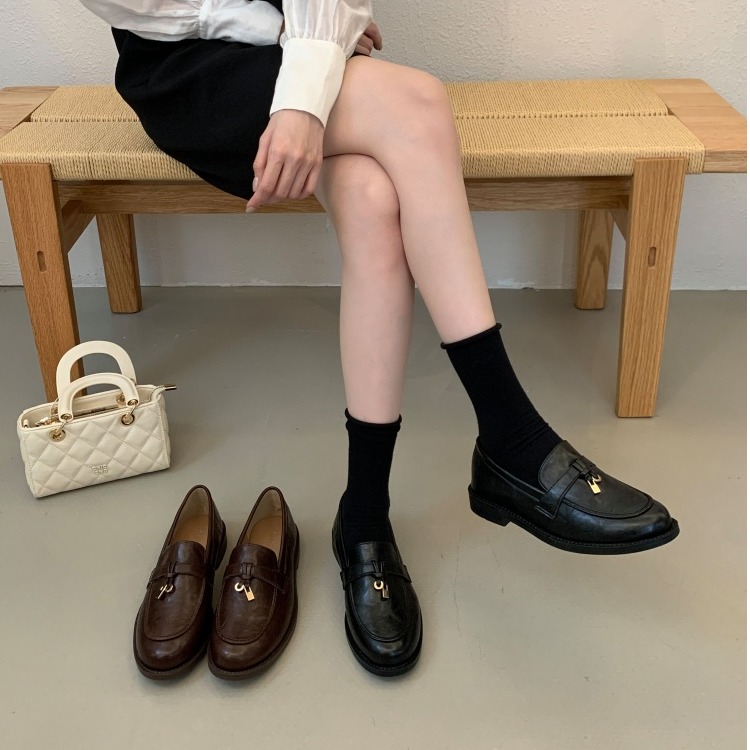 锁扣平底圆头乐福鞋女2026年复古英伦百搭通勤单鞋软底小皮鞋