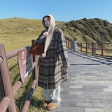 2025冬季新款学院风复古格子翻领呢子大衣女设计感超好看毛呢外套，女装毛呢外套，2C077