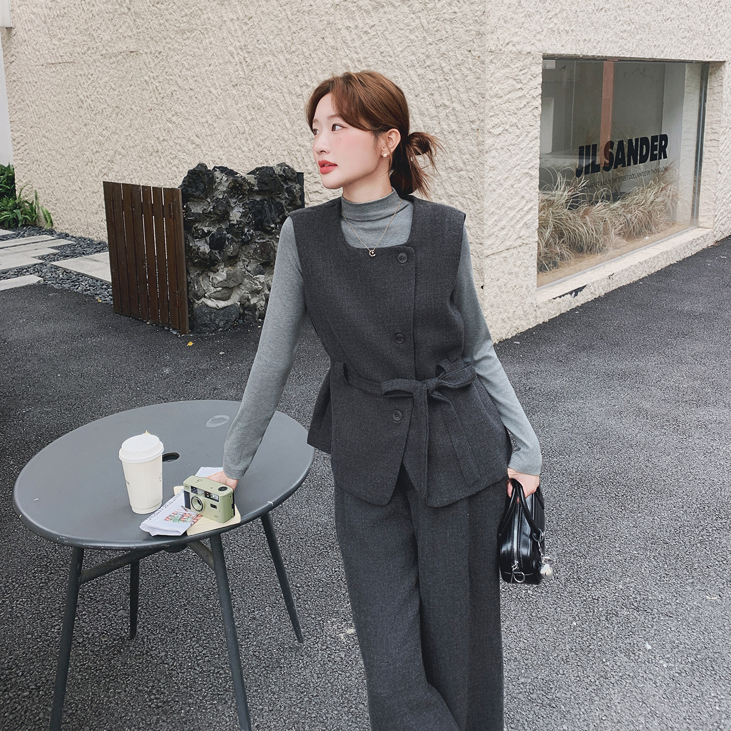 灰色韩系穿搭套装女2025秋新款高级感系带马甲打底衫阔腿裤三件套图片