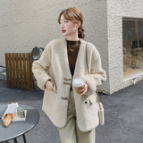 米白色软糯皮毛一体羊羔毛外套女2025冬季新款高级感宽松V领上衣，女装短外套，2C077
