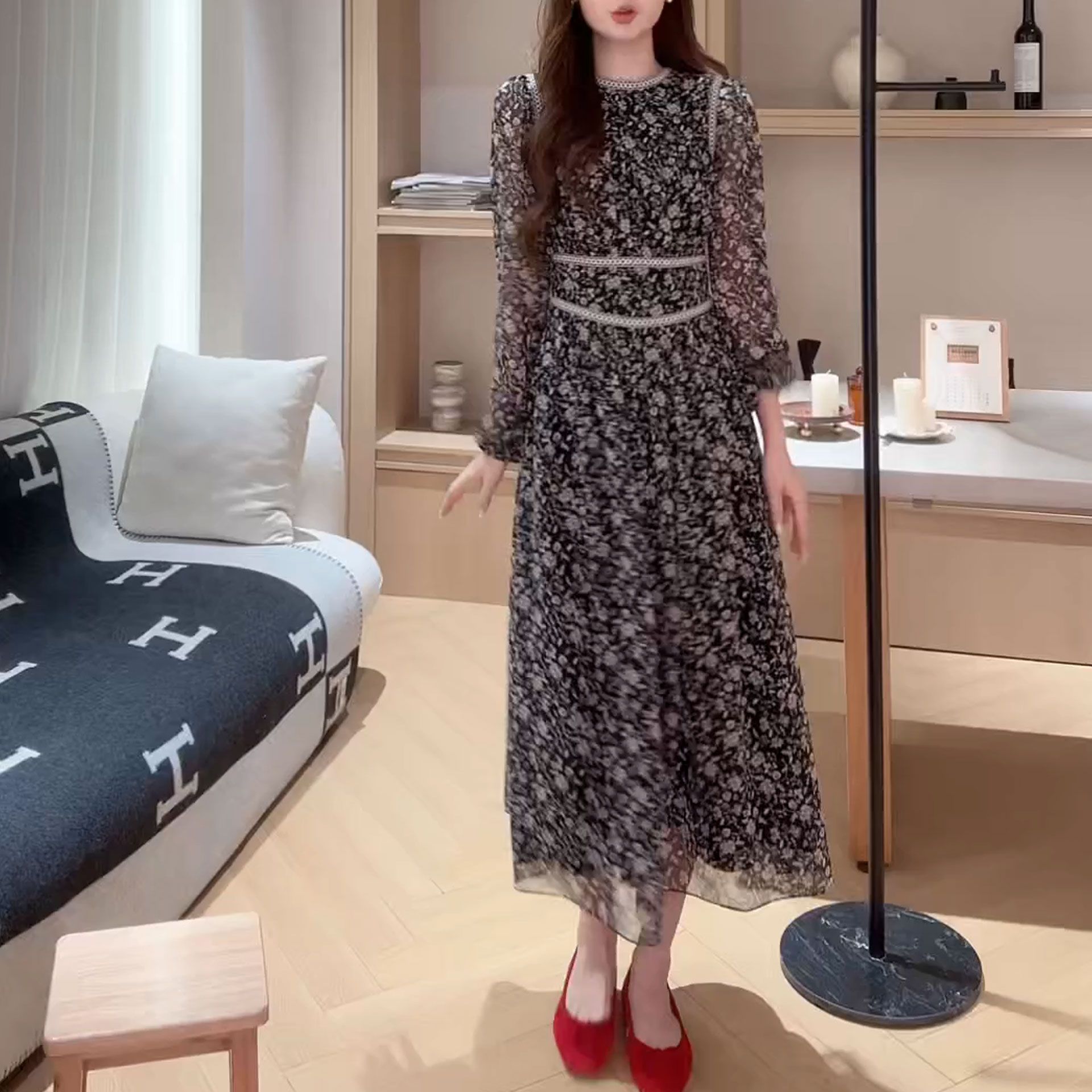 气质休闲百搭碎花连衣裙2025早秋新款时尚洋气设计感收腰显瘦裙子