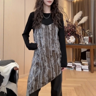 2026早春新款 百搭宽松休闲打底裙子洋气显瘦丝绒钩花吊带裙潮 时尚