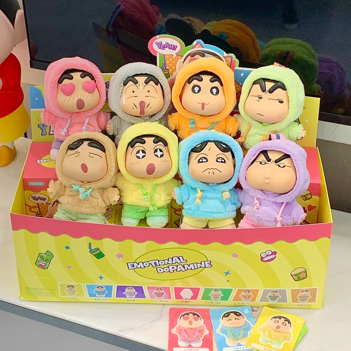 正版蜡笔小新情绪多巴胺系列搪胶盲盒毛绒挂件潮玩公仔生日礼物