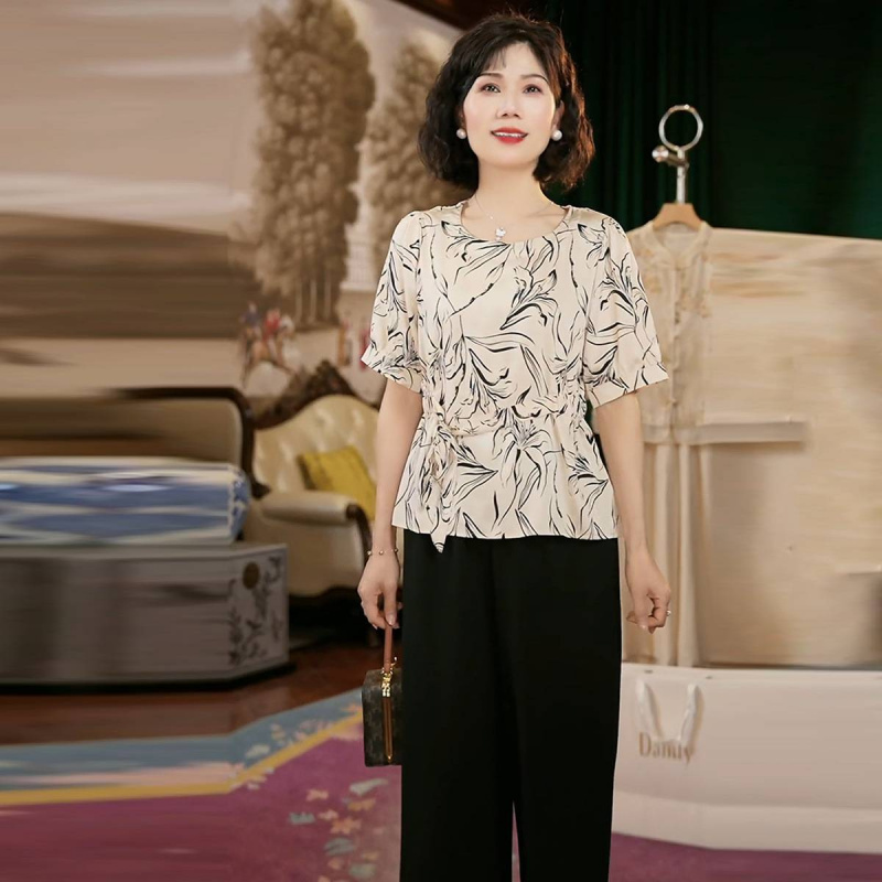 中年妈妈薄款短袖T恤女2025夏季新款显瘦上衣中老年洋气减龄套装