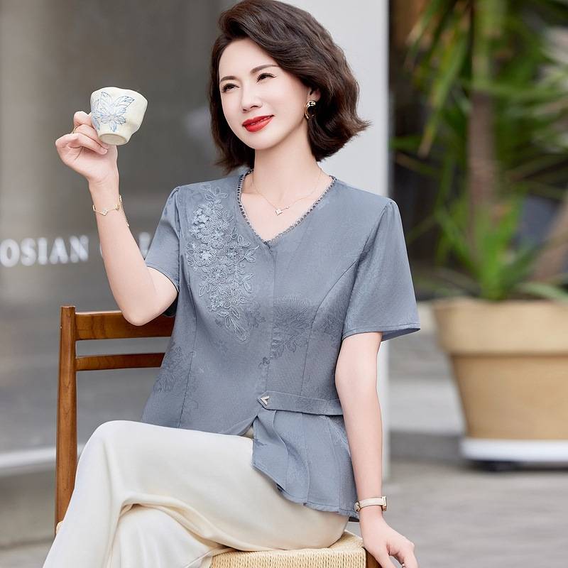 年轻妈妈夏装套装洋气2025新款中老年女装夏季雪纺短袖上衣两件套