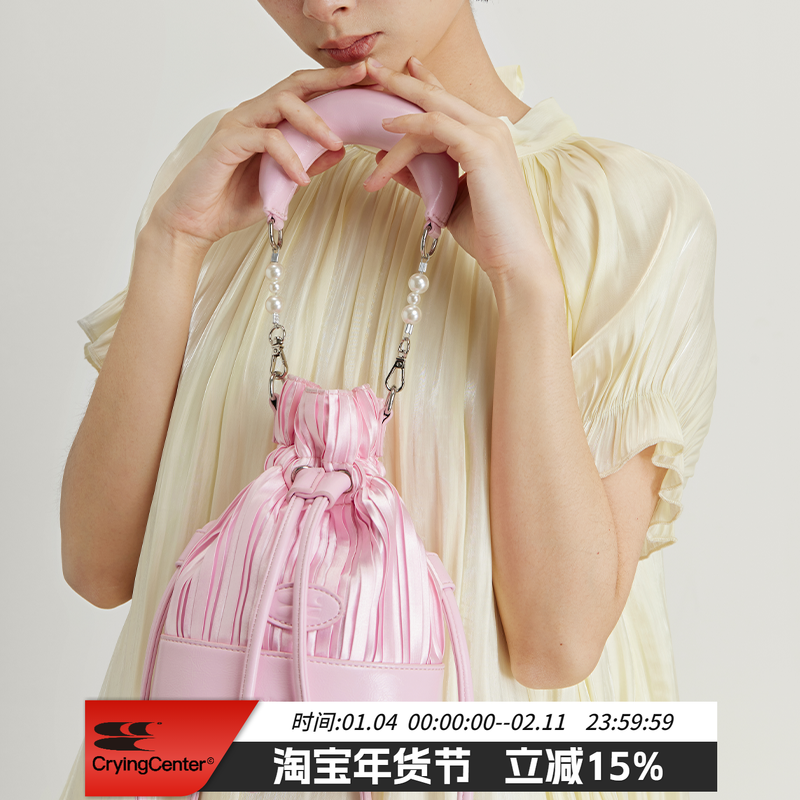 Crying Center缎皮拼接束口糖果水桶包斜 哭喊中心