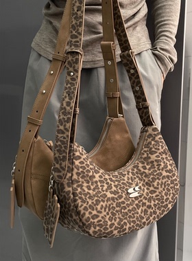 CryingCenter 豹纹仿绒多色斜挎单肩手提机车包 含logo挂件