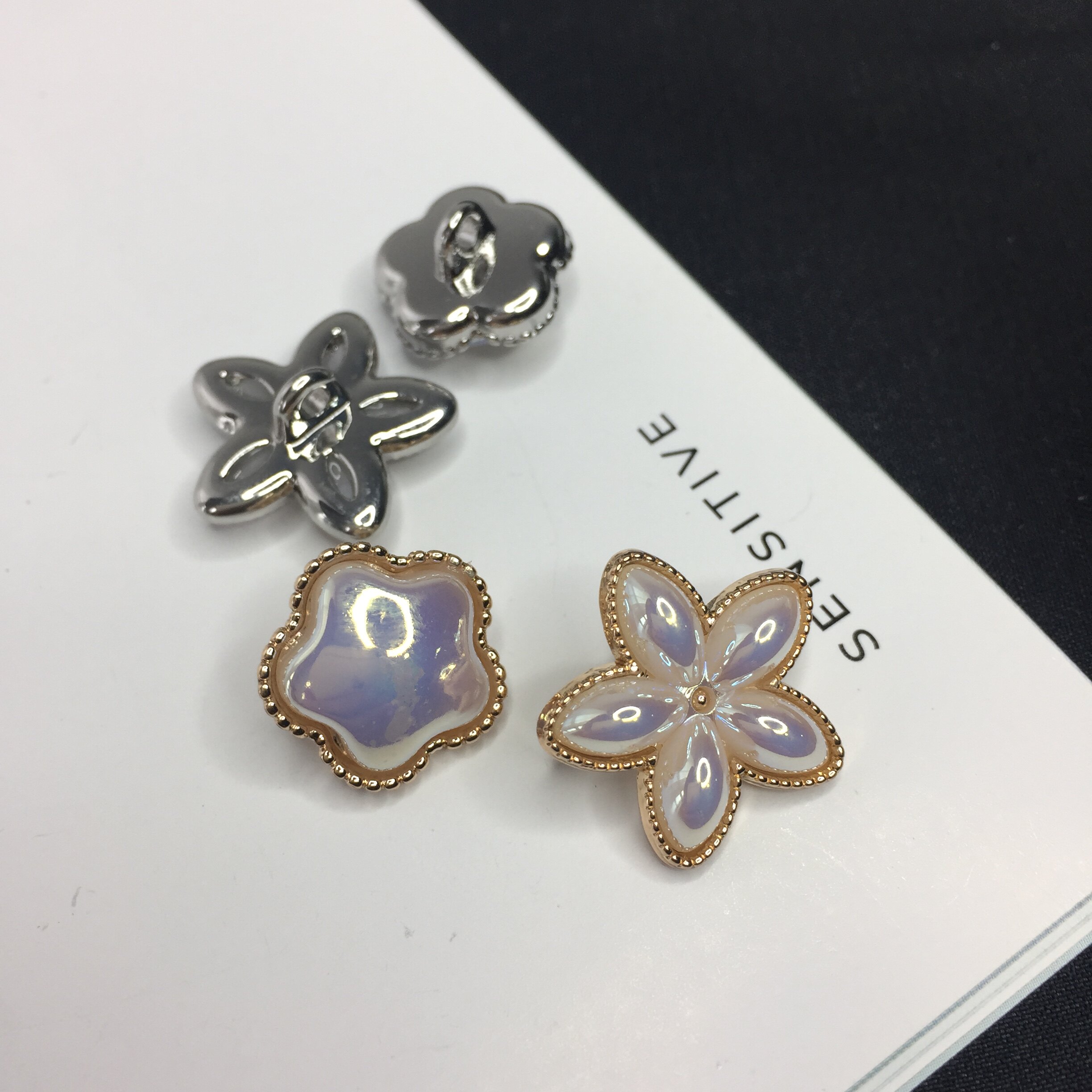 XIAOXIANGFENG 사교계 명사 절묘한 작은 단추 캐시미어 스웨터 고급 단추  스웨터 단추 자개 장식 버클