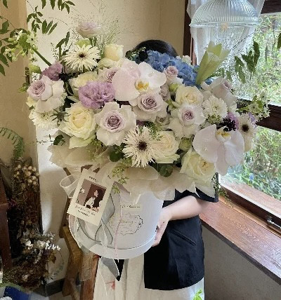 昆明鲜花速递 玫瑰蝴蝶兰混搭抱抱桶