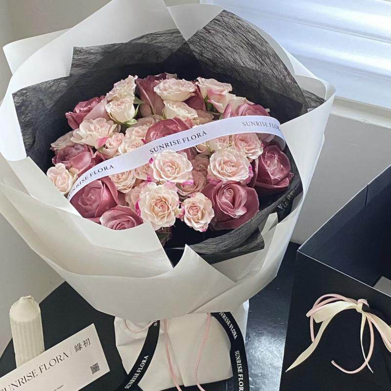 昆明花店昆明鲜花速递 11朵凡尔赛混搭泡泡韩式花束 喷色鲜花3