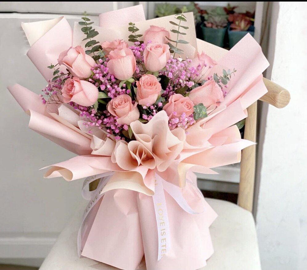 皇冠昆明鲜花生日枝粉玫瑰满天星