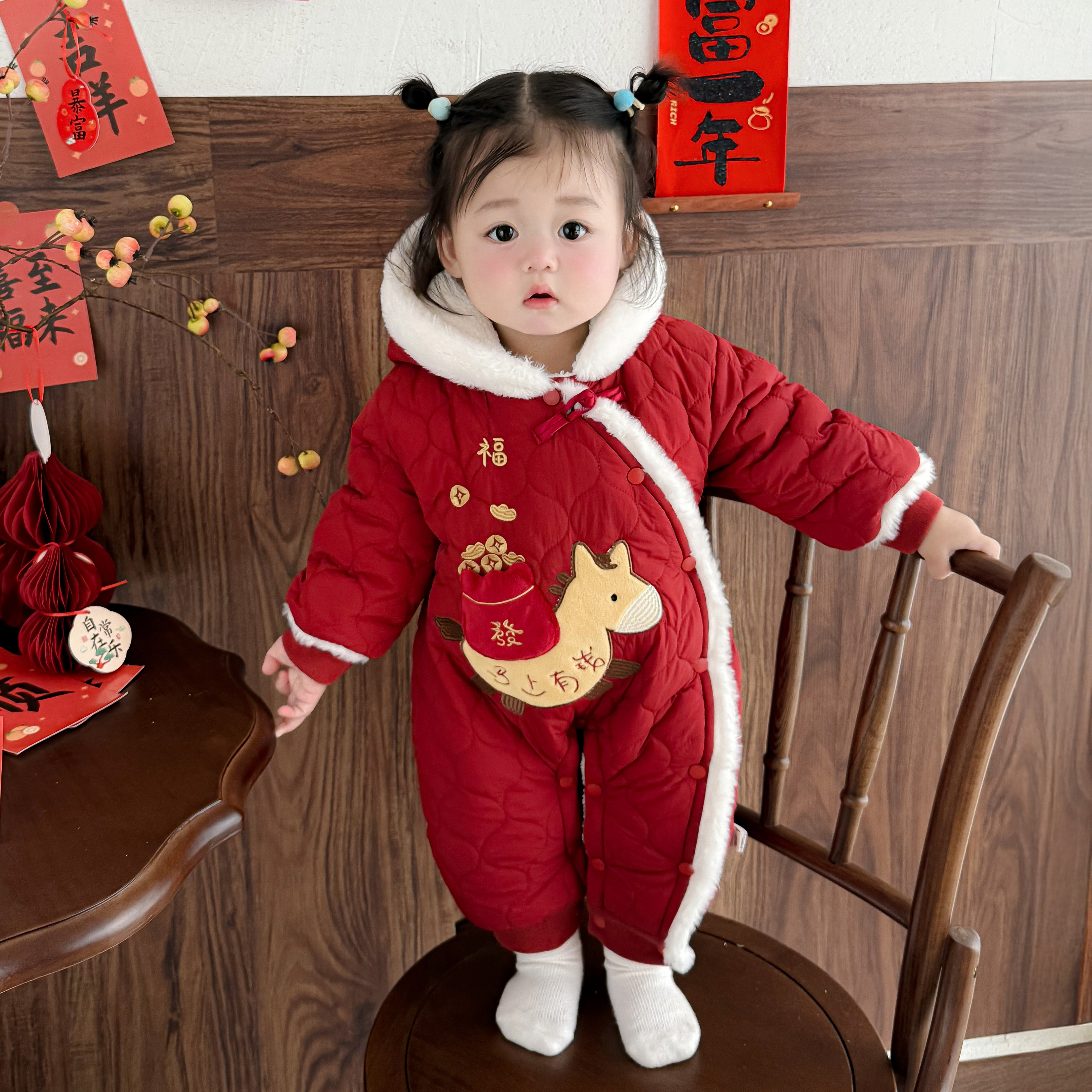 婴儿夹棉加绒马上有钱喜庆爬服冬