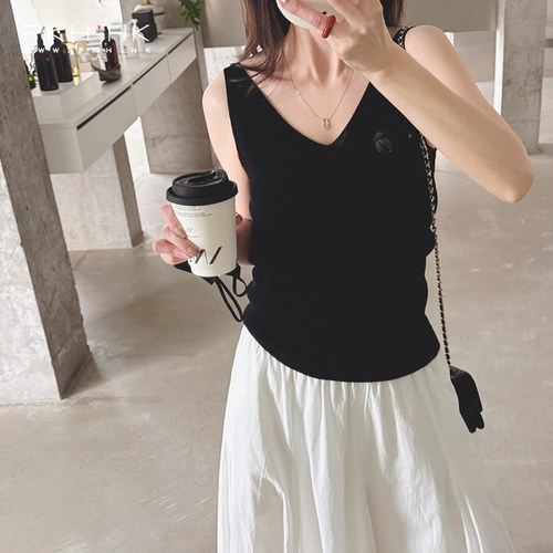 PKH.HK特2025春新 私服定制亚麻纱线 贯穿春夏秋气质针织V领背心