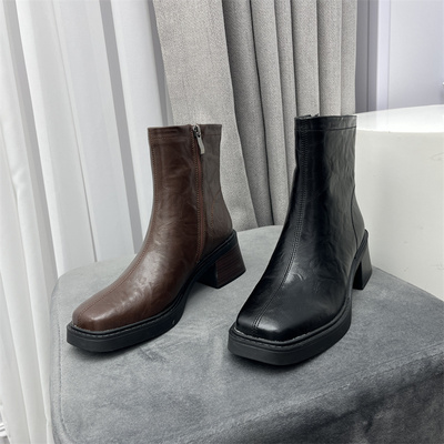 女鞋潮流粗高跟显瘦短筒方头靴