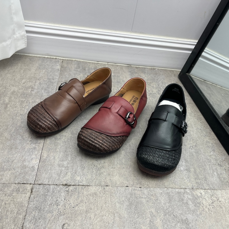 品牌撤柜2025冬季新款断码处理时尚女鞋复古日常圆头拼接平跟单鞋