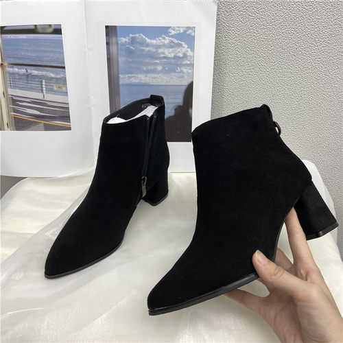 牛反绒舒适小尖头时装女靴