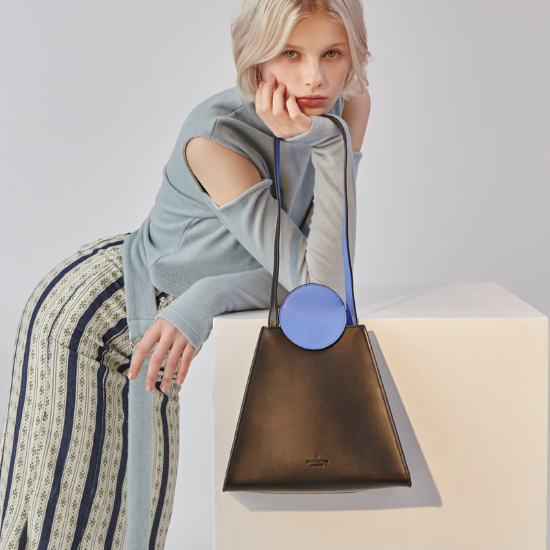 【清倉】「蒙德裏」小衆拼色牛皮包原創大容裏單肩女包網紅小黑包在類目 箱包皮具/熱銷女包/男包, 女士包袋中 - 來自Buy2taobao.com提供專業的淘寶代購服務