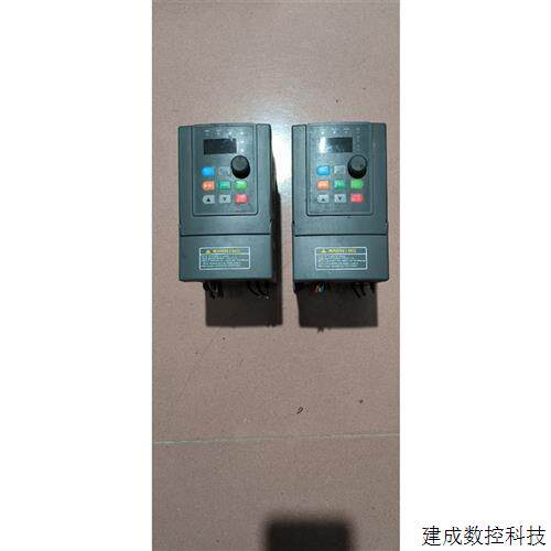 议价源信变频器  F520-2S0007G  220V  0.7