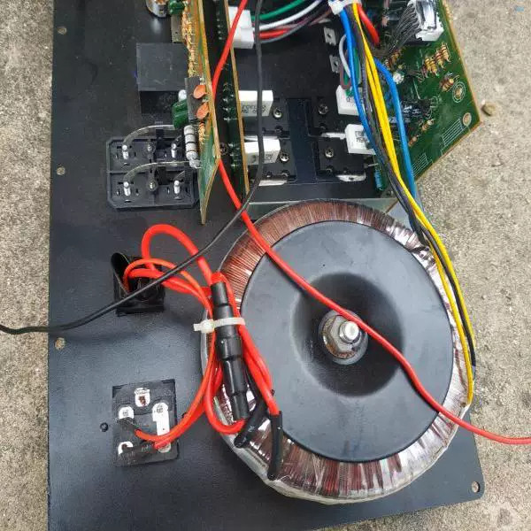破损变形有源低音炮功放板 故障板坏板低音重低音功放220V重低音