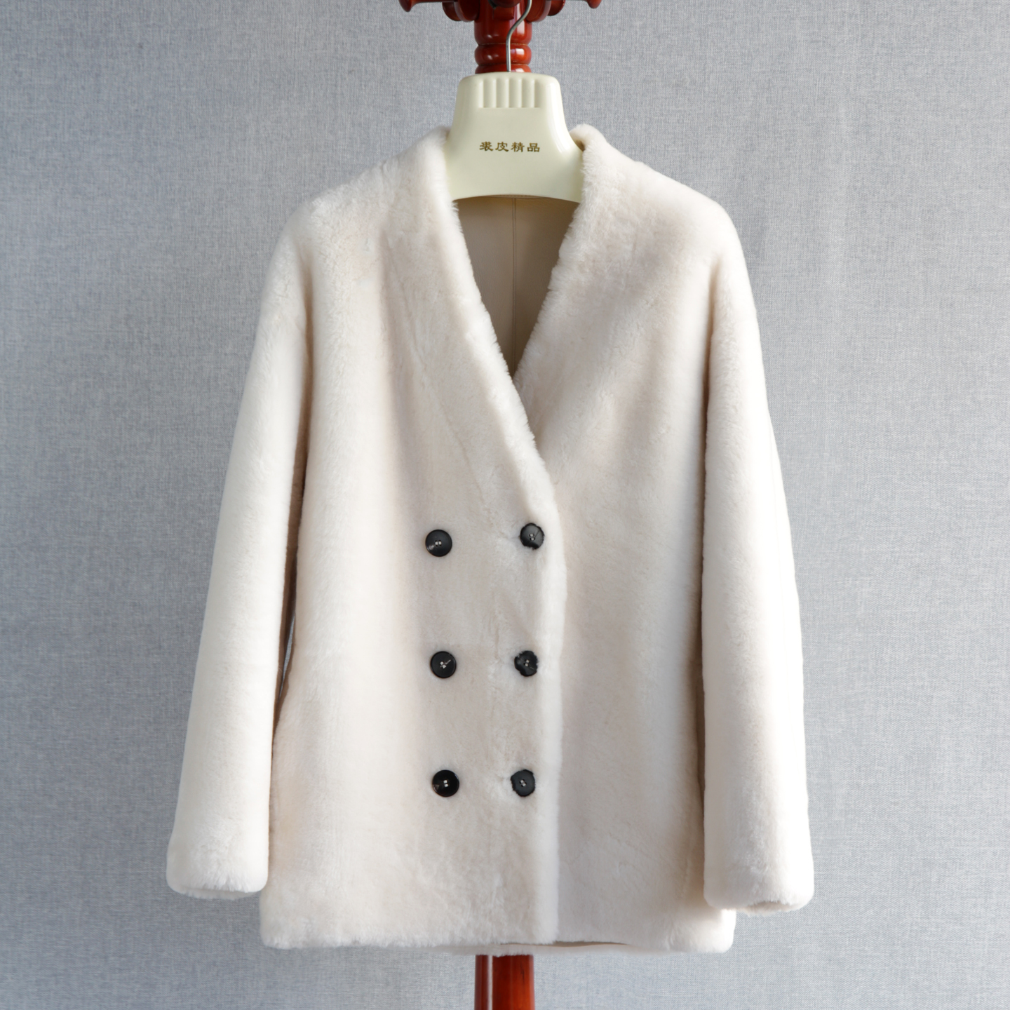 2025年进口澳洲美利奴羊毛皮毛一体皮草外套中长款V领双排扣大衣