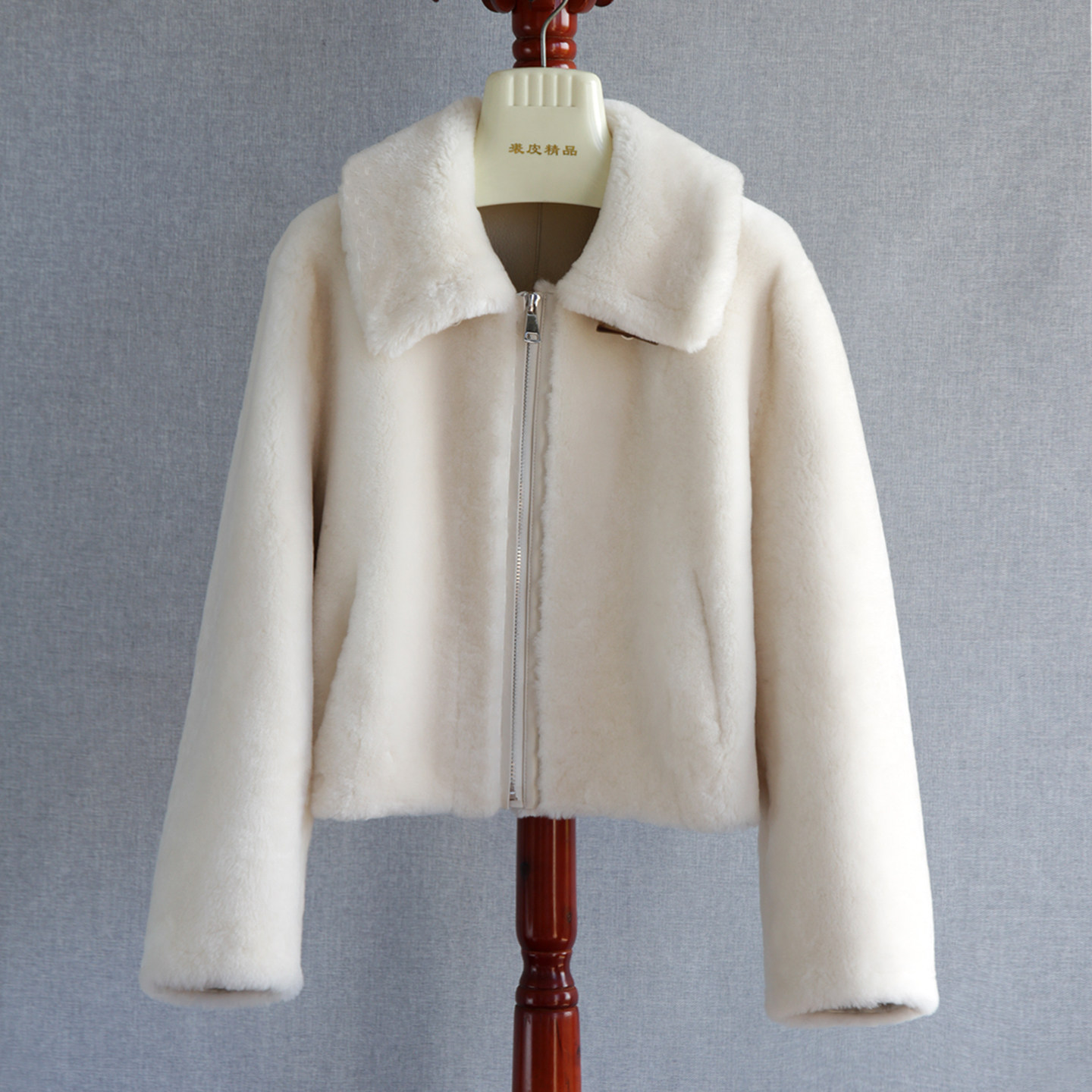 2025年进口澳洲美利奴羊毛外套短款翻领廓形皮毛一体女式皮草大衣