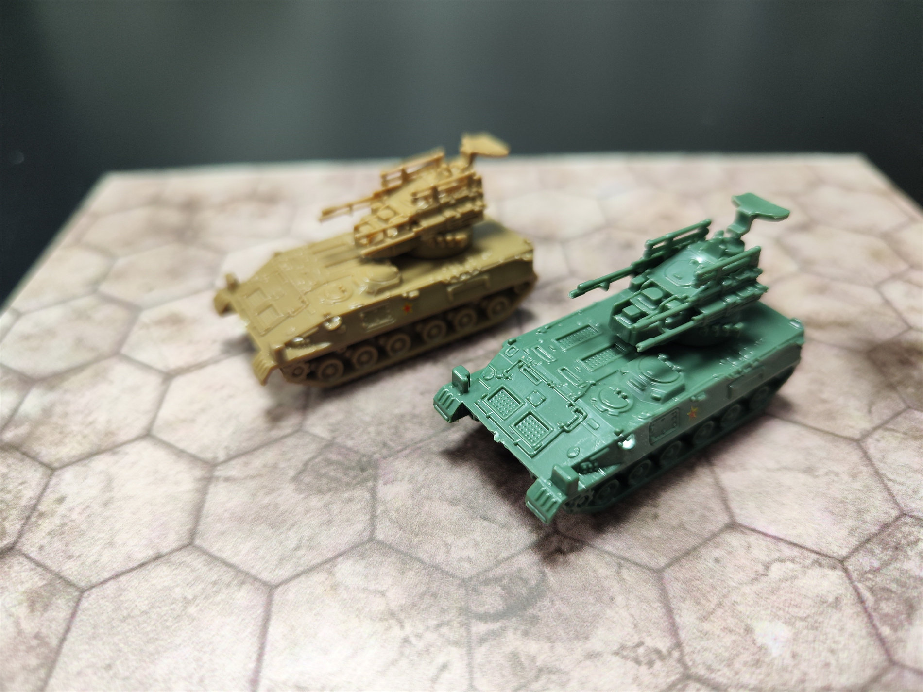 成品1:144迷你中国pgz95(04a弹炮结合防空系统自行高炮)满50包邮