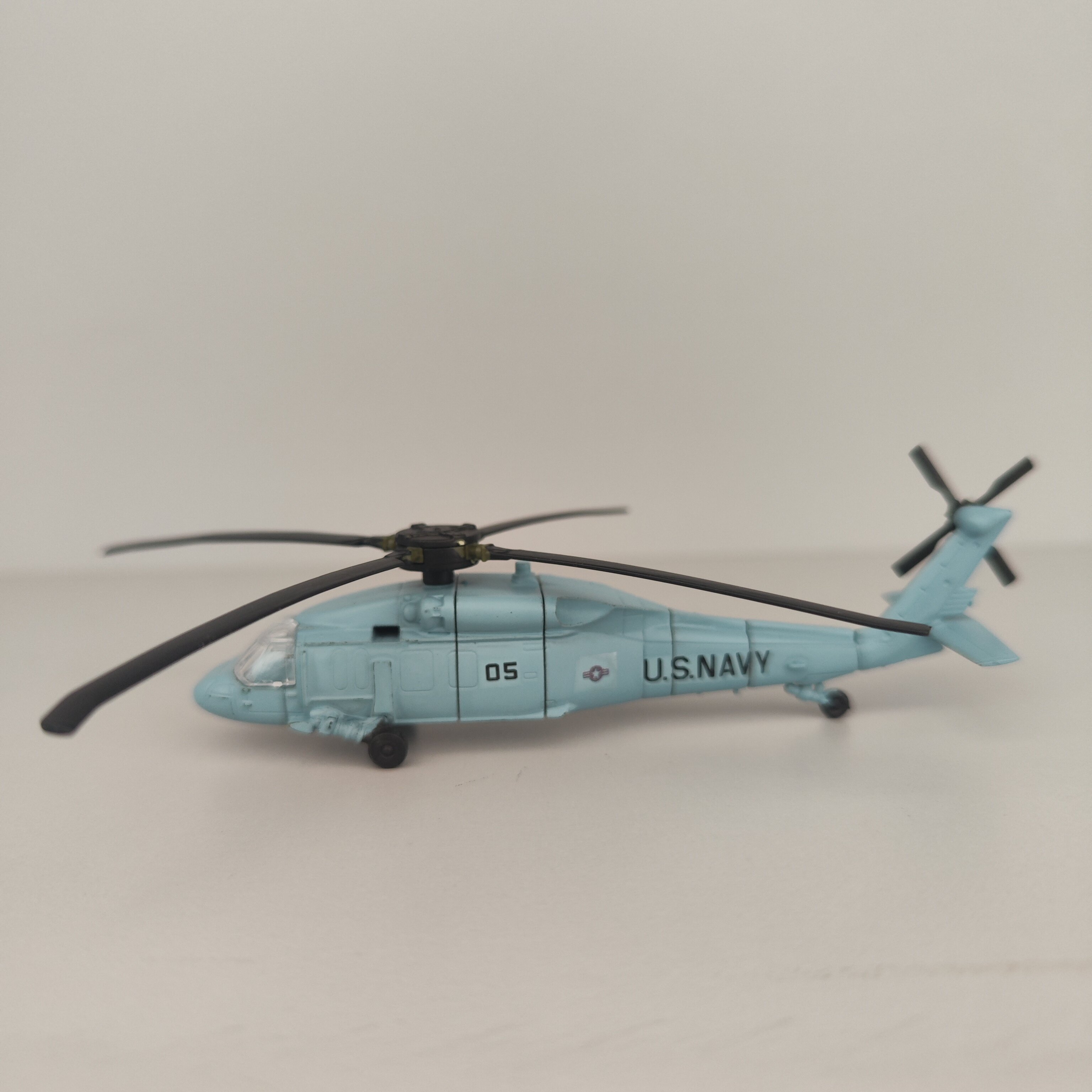 塑料成品1:144飞机模型美国sh-60海鹰舰载直升机多种颜色满50包邮