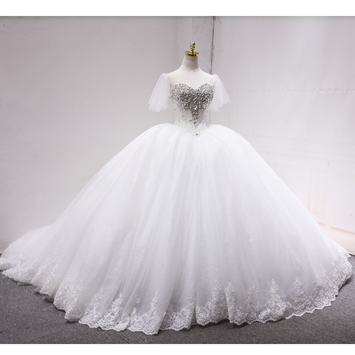 Short and luxurious bride wedding dresses, dragging palace style princess temperament, fantasy temperament ritual, main wedding dress puff skirt Short and luxurious bride wedding dresses, dragging palace style princess temperament, fantasy temperament ritual, main wedding dress puff skirt