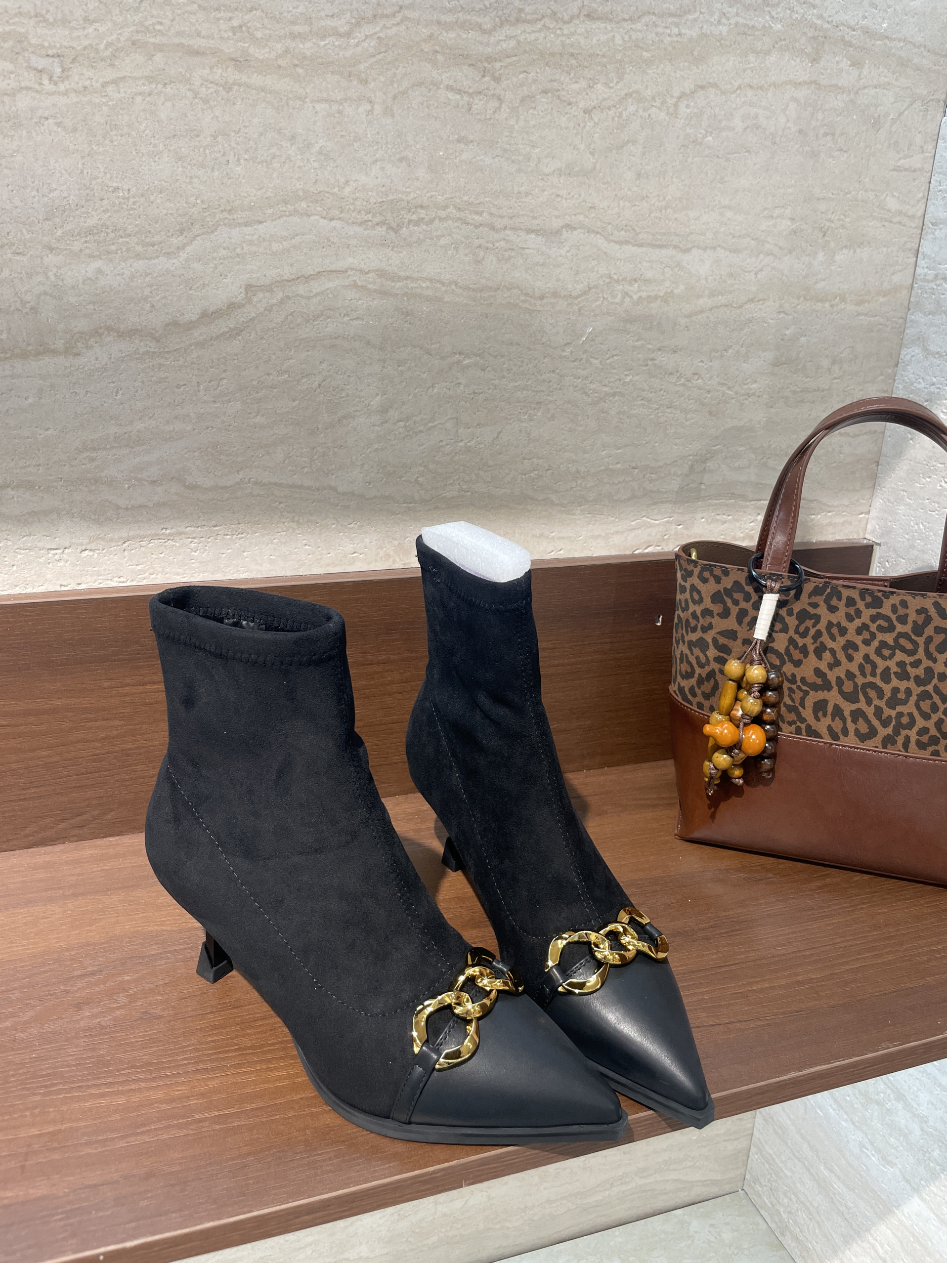 时尚百搭高级感舒适柔软女鞋马丁靴女短靴显瘦短靴1918-93B19-2