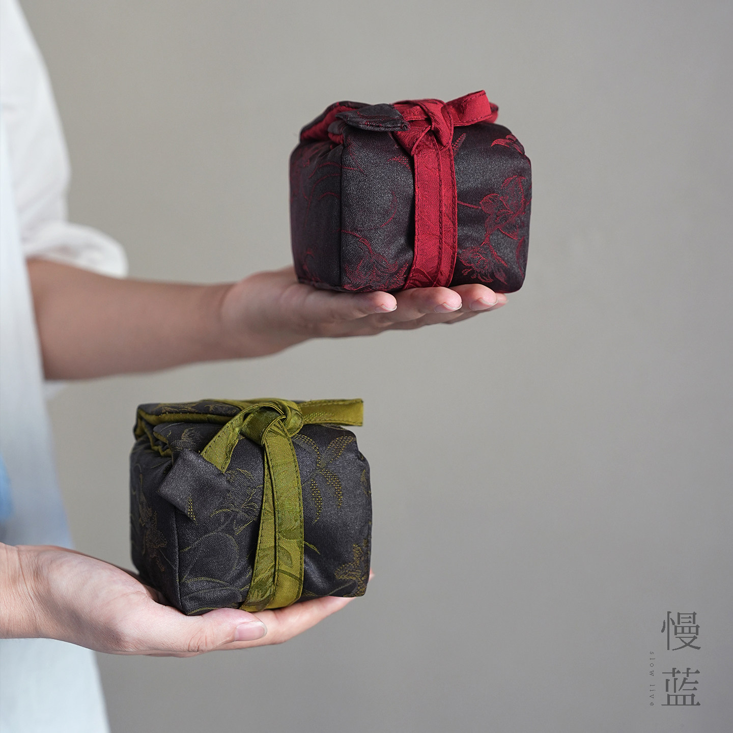 慢蓝真丝香云纱茶具户外便携收纳图片