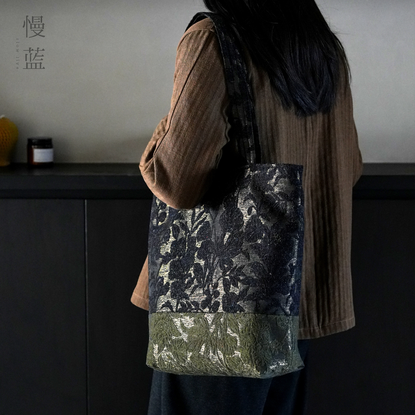 慢蓝手提包大容量拼色日常通勤