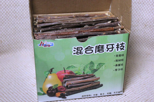 龙猫兔子磨牙混合果枝梨树桑葚