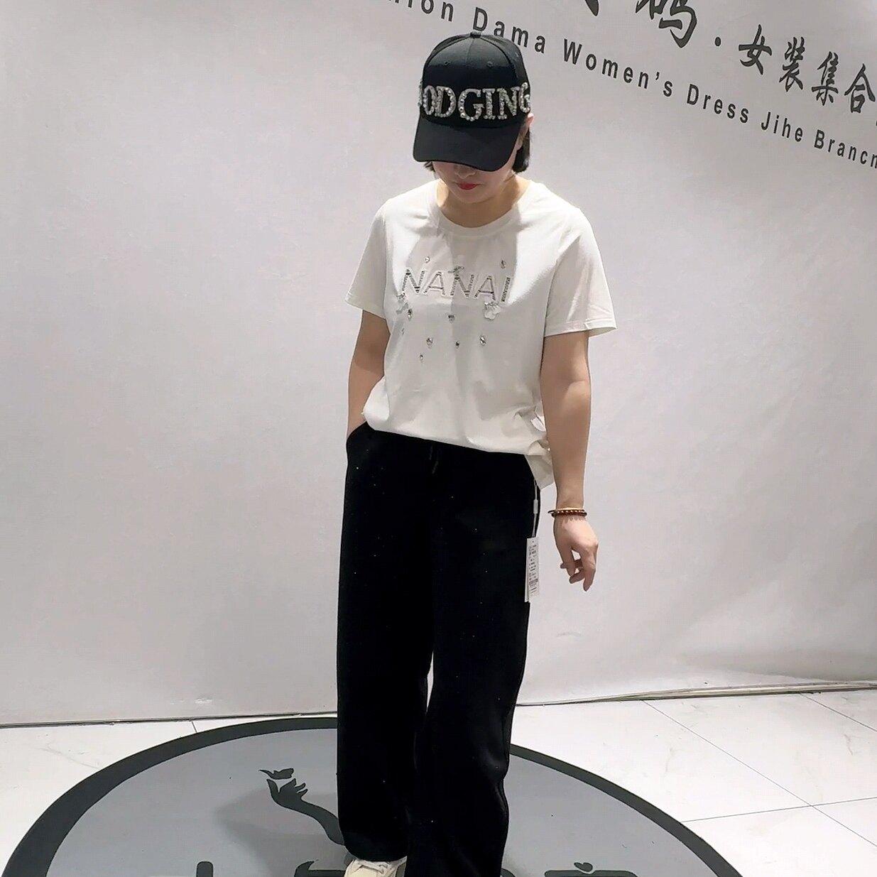 3135女权贵族初夏新品刺绣镂空设计女人味短袖上衣气质衫加大码