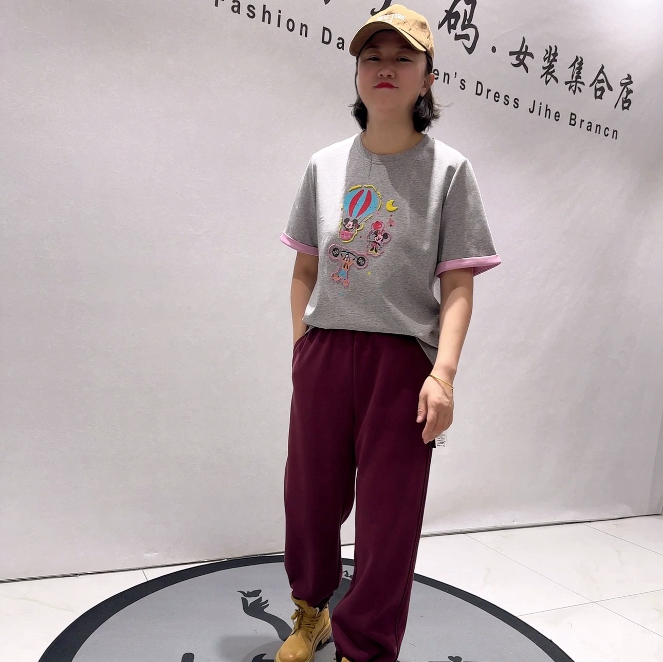 2323针丝缘子汇春款新品柔软舒适百搭重工刺绣减龄半袖加大码女装