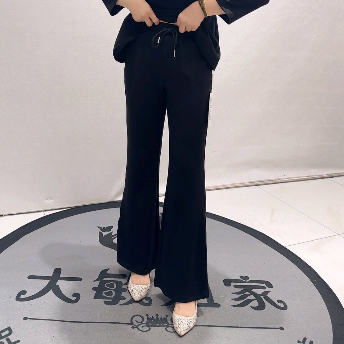 6332女权贵族初秋新品简约百搭女人味松紧腰显瘦微喇裤加大码女裤