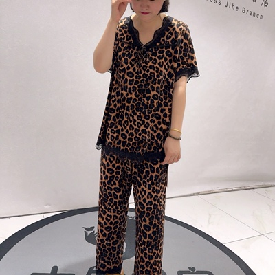 9238芮娜依莲夏款新品蕾丝拼接上衣搭配豹纹裤家居服两件套大码
