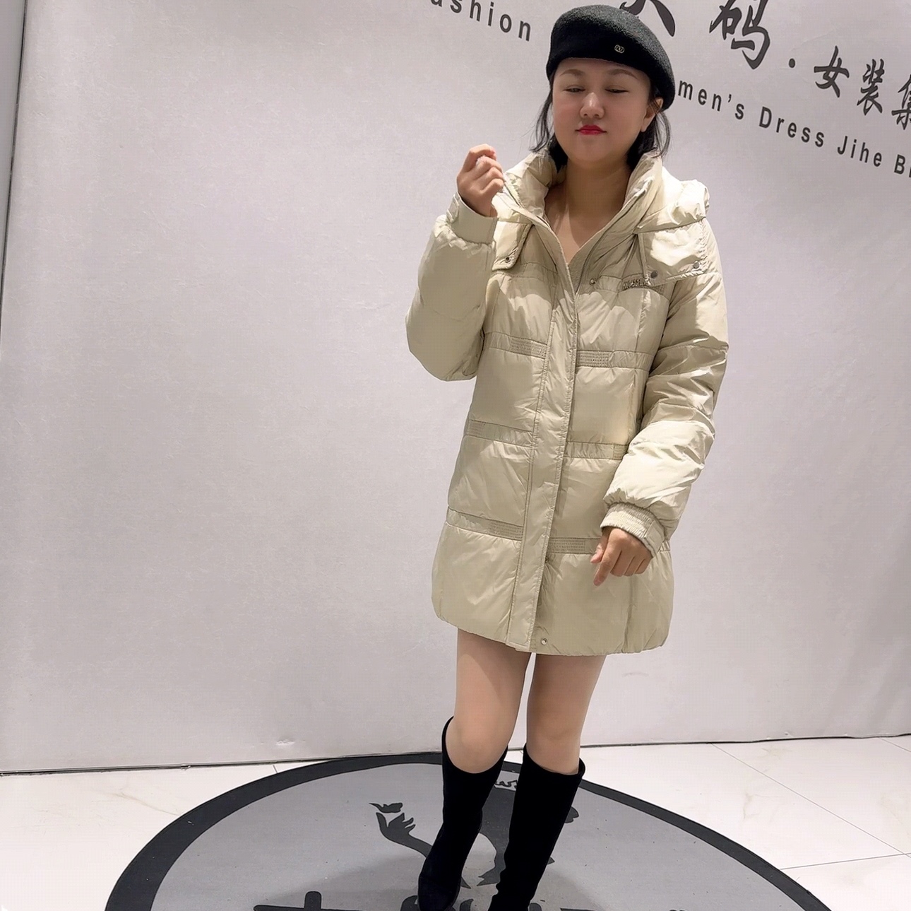 9503芮娜依莲冬款新品一手长遮肉显瘦低调时尚羽绒服加大码女装