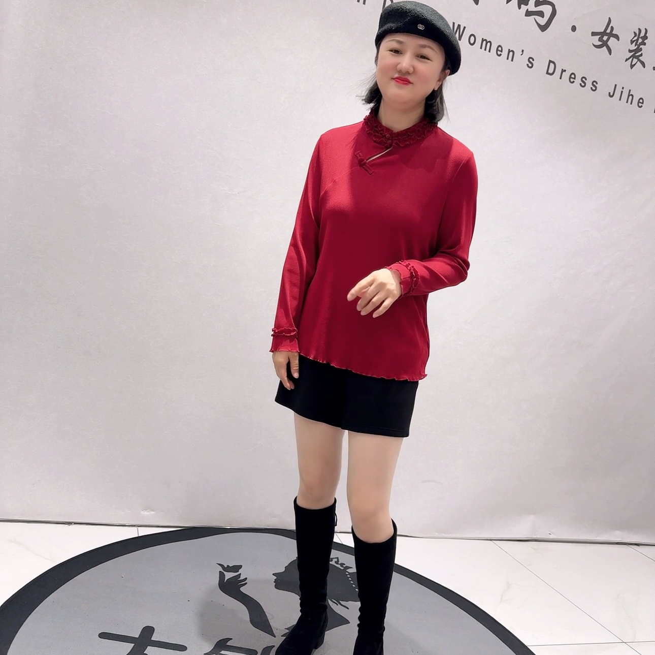 5528芮娜依莲春款新品减龄木耳边自带烫金国风气质衫加大码女装