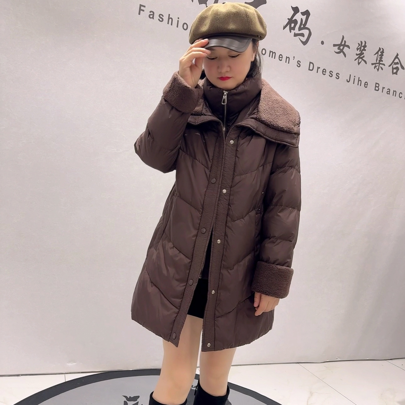 9855芮娜依莲初冬新品假两件羊羔毛带腰带一手长显瘦棉服外套加大