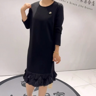 1492芮娜依莲秋款新品高品质舒适棉微起肩裙摆洋气显瘦连衣裙加大