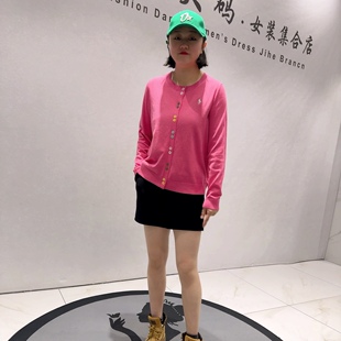 1170女权春款新品时尚减龄撞色扣含毛针织衫开衫加大码女装