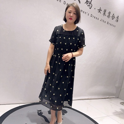 1995芮娜依莲初夏新品碎花时尚显瘦女人味气质连衣裙加大码女装