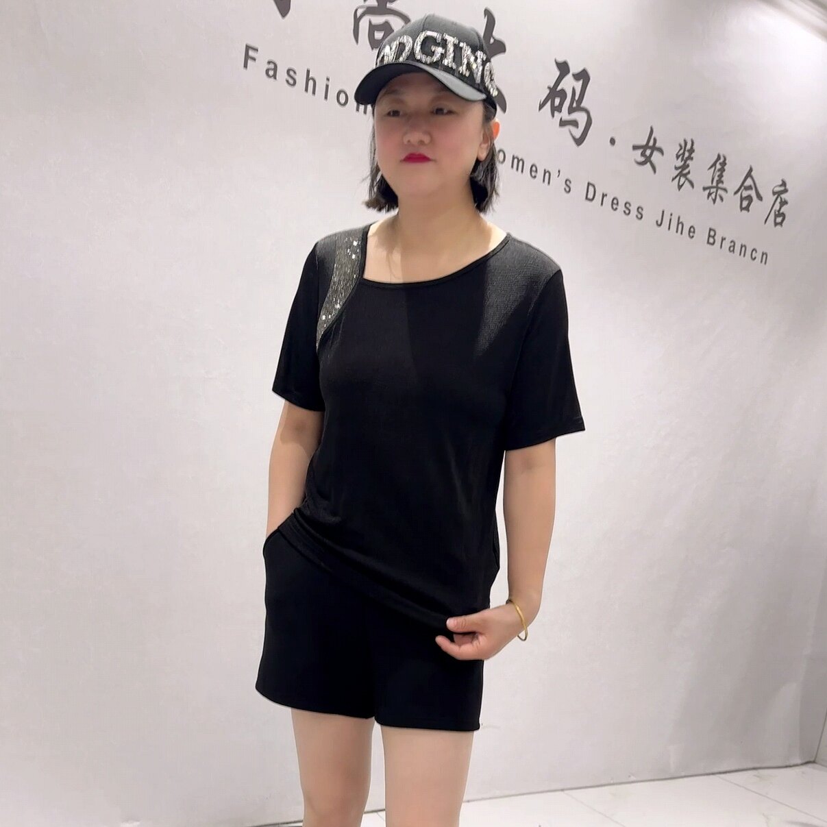 3030女权贵族初夏新品简洁大方高级感女人味气质短袖加大码女装